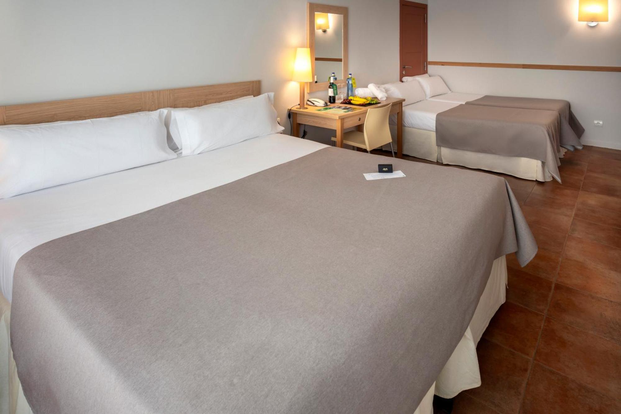 Hotel & Resort Vilar Rural D'Arnes By Serhs Hotels Сан-Карлос-де-ла-Рапита Номер фото